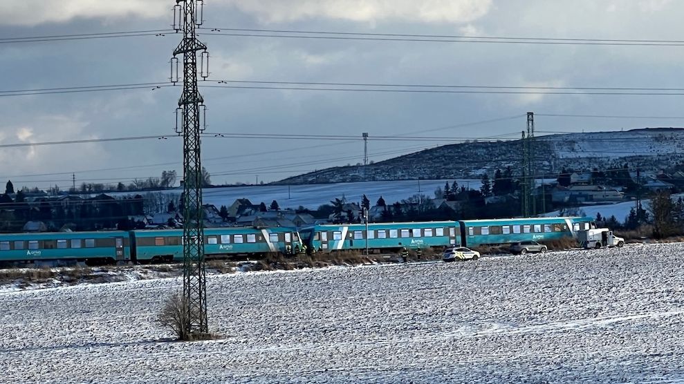 Vlak na Kladensku srazil mladou dívku, na místě zemřela